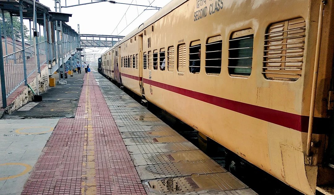 ONLINE FOOD DELIVERY IN TRAIN