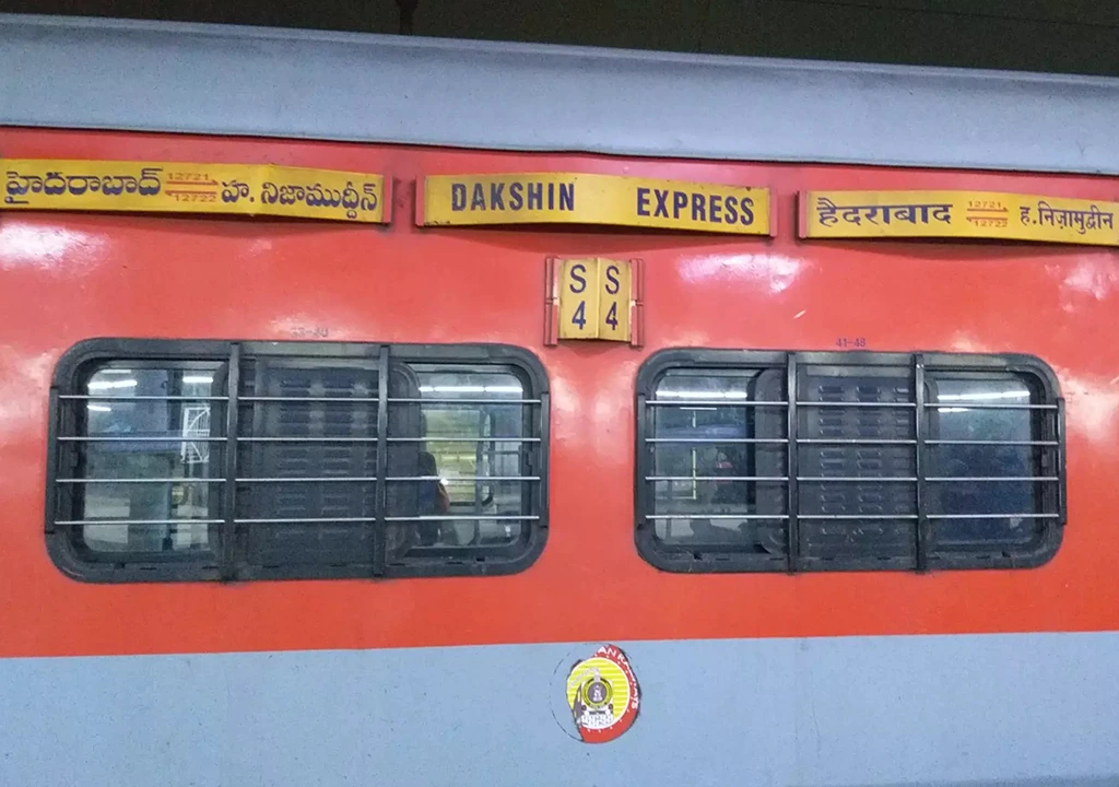 Sakado Express Add Flavor to Your Journey in the DAKSHIN EXP 12721 with Zoop! -