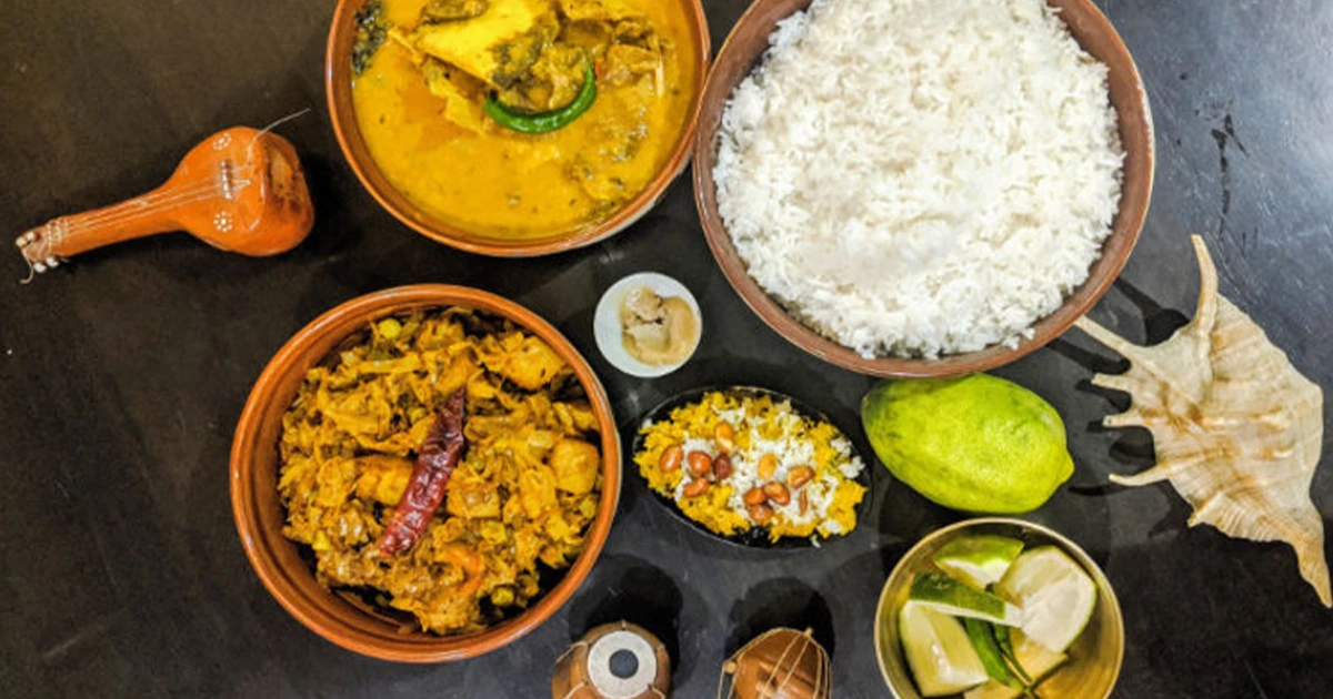 Bengali food for lunch & dinner in train