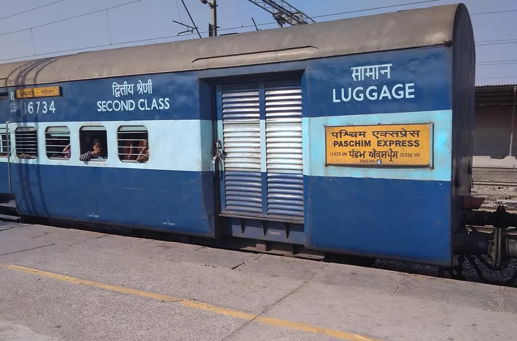 Ordering Delicious Meals on the Go on the Paschim Express 12925 Train