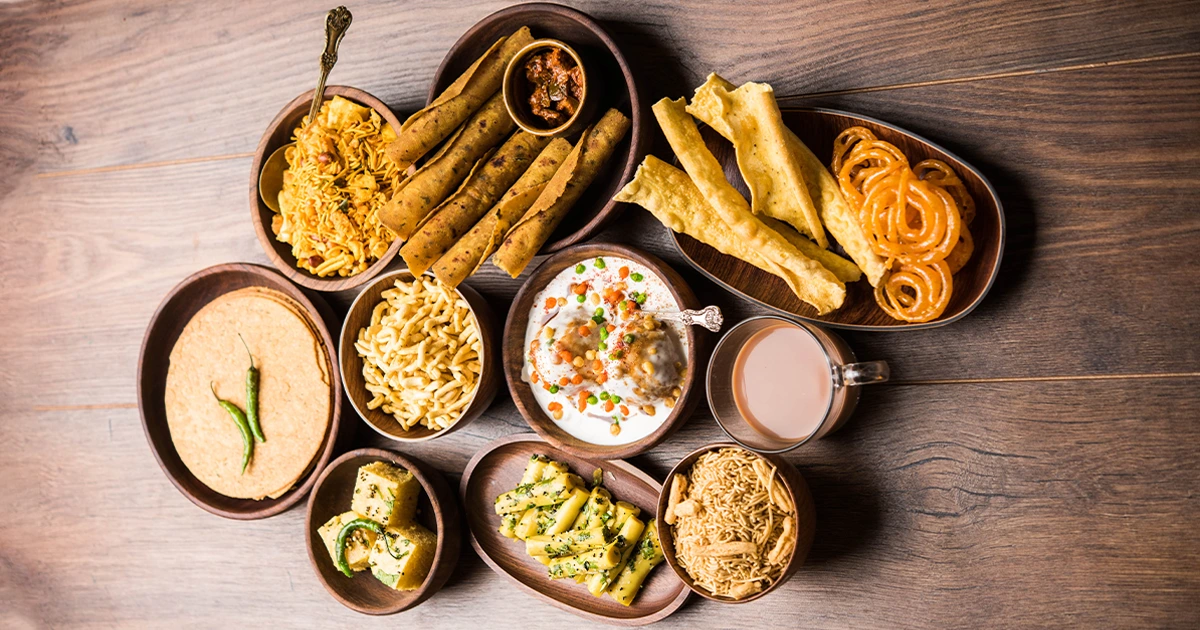 Gujarat food in train at Surat Station