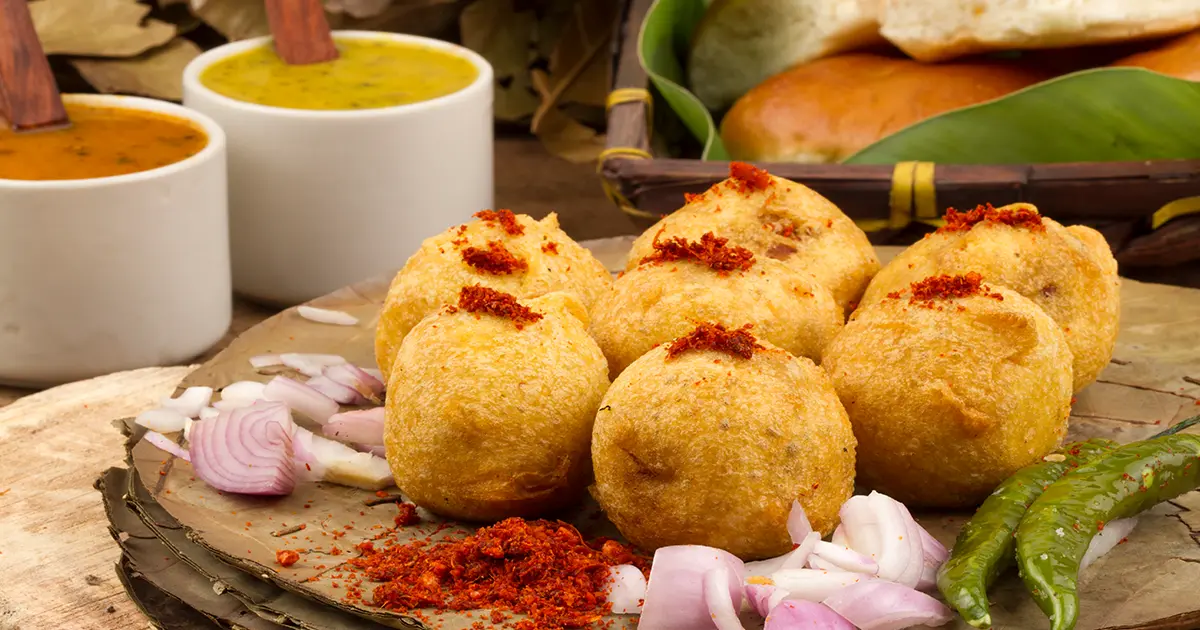 Gujarati foods in train for breakfast & lunch in train at surat station