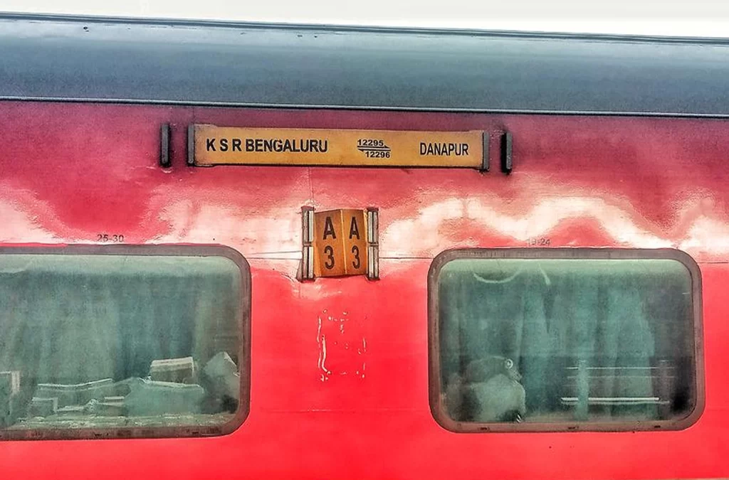 Exploring the Foodie Trail on Sanghamitra Express (Train No. 12295)