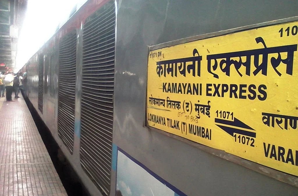 Enjoy karo delicious khana apni train seat par while you’re in the 11071 Kamayani Express