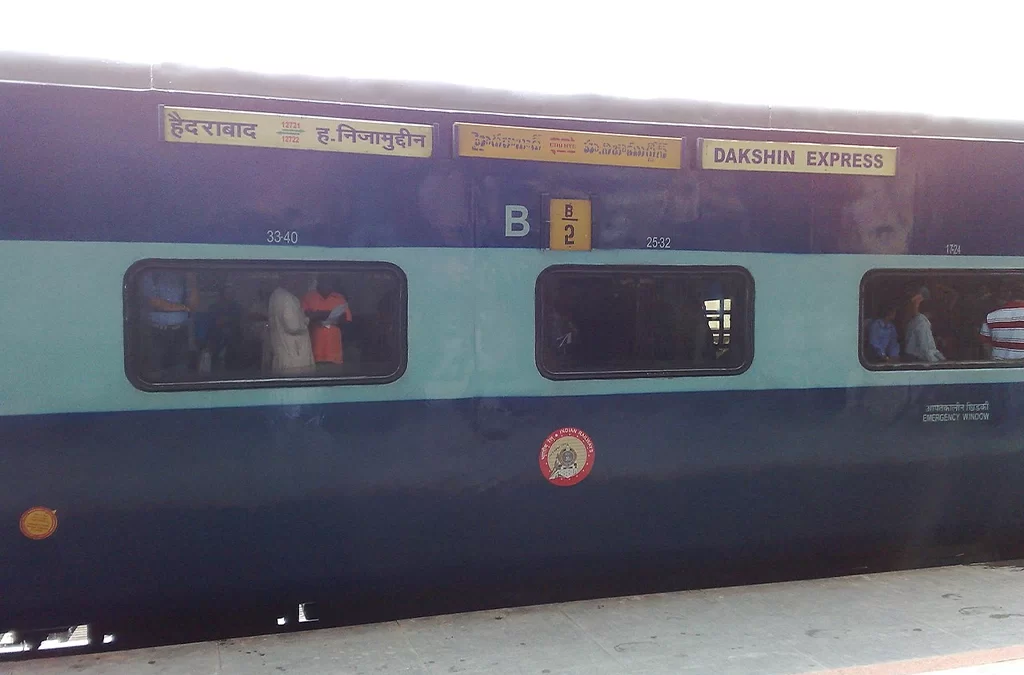 DAKSHIN EXP 12722 par manao Ganesh Chaturthi dhoom dham se!