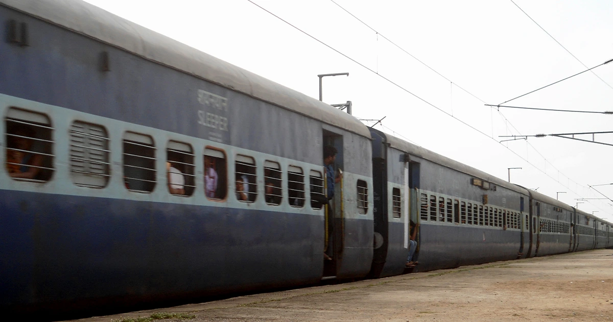 Travel in train from bhubaneshwar to bengaluru or back in the Prashanthi Express - train number (no.) 18464