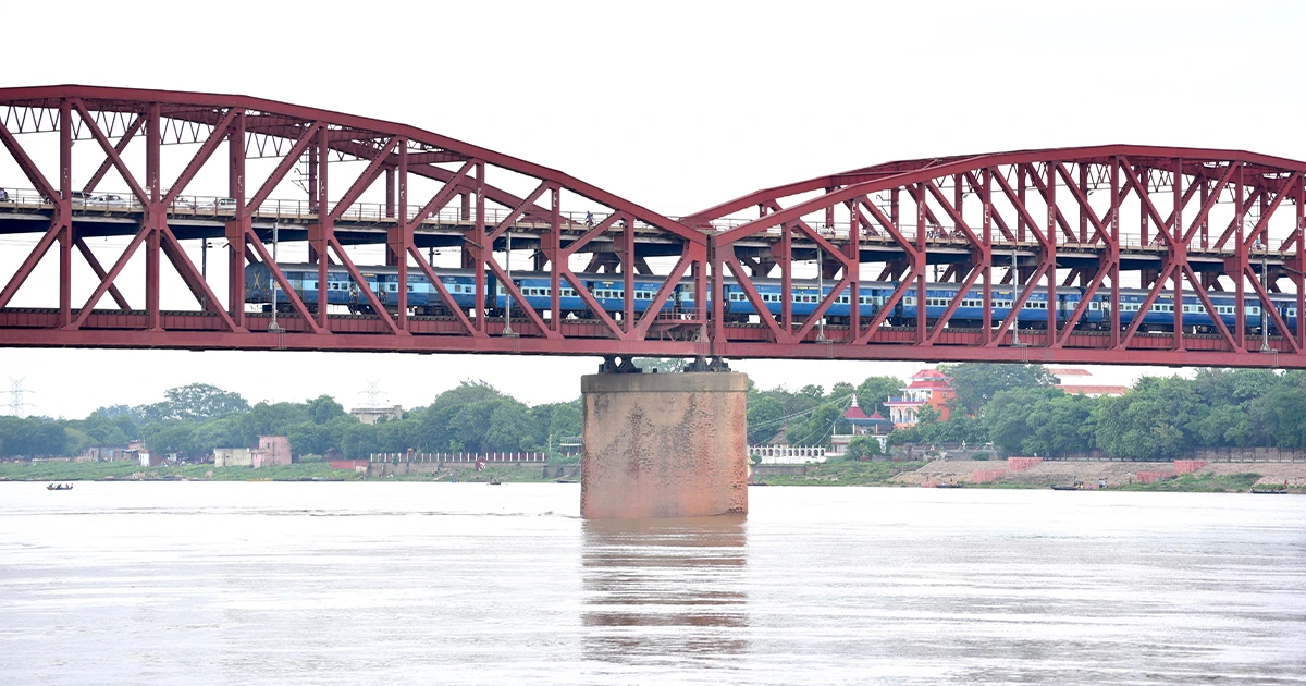 Indian Railways Bridge in Varanasi over Ganga river | Varanasi is a spiritual place